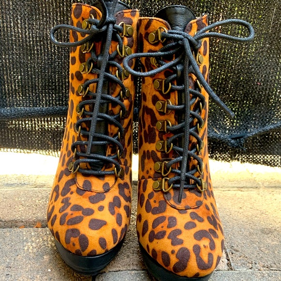 Animal print cheetah heels size 8 - Picture 1 of 7